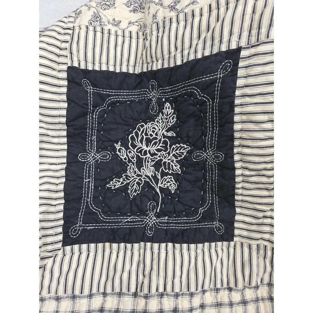 Blue Waverly Wellington French Toile Patchwork Quilt Handmade Scalloped TWIN‎